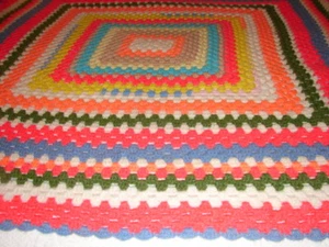 Handgefertigte Handarbeit Granny Square gehäkelt Afghan Überwurf 49 x 49 cm - Bild 1 von 3