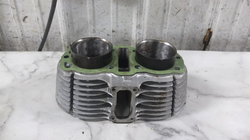 75 Honda CB500 CB 500 T CB500T Engine Motor Cylinder Jug  - Imagem 1 de 4