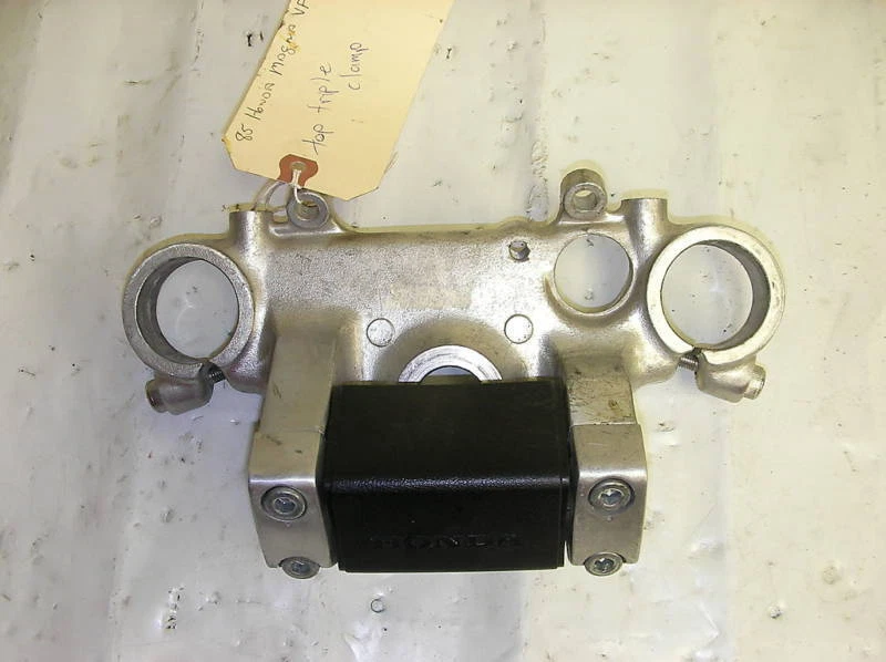 Abrazadera de árbol triple superior 85 Honda Magna 700 VF700C Foto 1 de 1