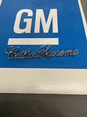 Oldsmobile Emblem Cutlass Supreme 98778617 Vintage GM Foto 1 de 4