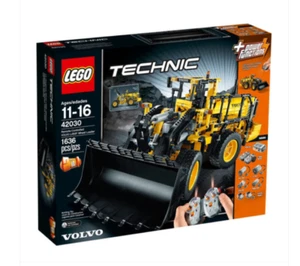 LEGO Technic 42030 Volvo L350F Wheel Loader / Unopened / Retired Set - Picture 1 of 2