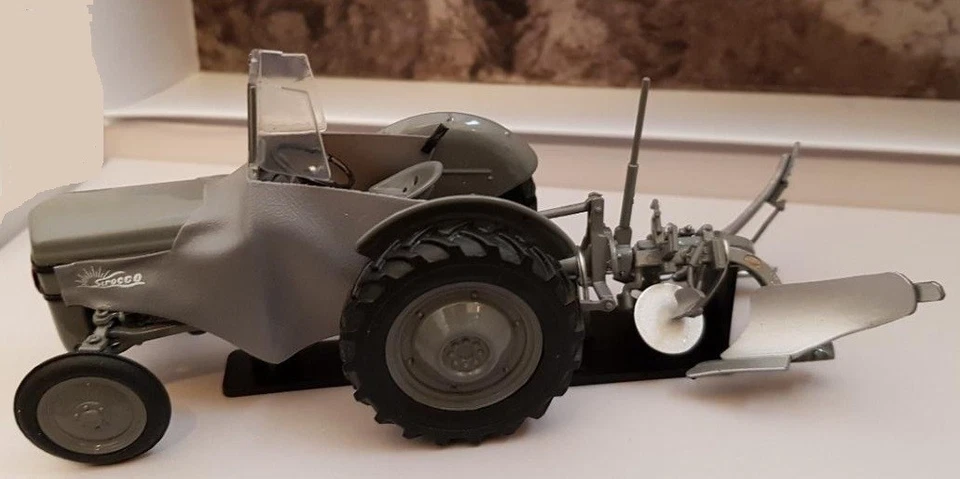 UNIVERSAL HOBBIES, FERGUSON TE 20 with RUMPSTAD plow, 1/32, UH5364 - Image 1 of 1