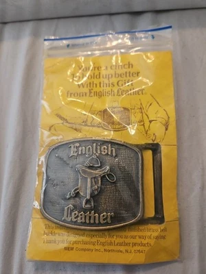 Hebilla de cinturón de cuero inglés original vintage con silla de montar inglesa sin abrir. Foto 1 de 3