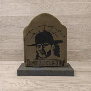 LEGGI🔻 Titan Sports 1991 WWF Undertaker pietra tombale in schiuma con base di ricambio - Foto 1 di 16