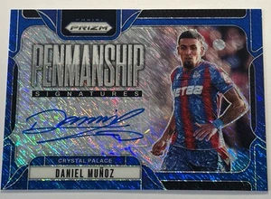 Daniel Munoz 2024-25 Panini Prizm Premier League Penmanship FOTL Blue Shimmer - Bild 1 von 2