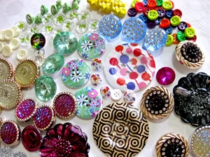 ca110 verschiedene Knöpfe Holzknöpfe Kinderknöpfe Ösenknöpfe Boho Restposten R12 - Bild 1 von 5