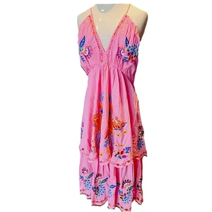 Vestido midi Farm Rio Richelieu frente cruzado mediano rosa bordado línea A - Imagen 1 de 23