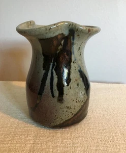 SMALL HANDMADE POTTERY VASE - Picture 1 of 4