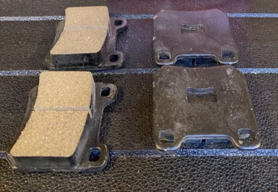 Pastillas de freno delanteras orgánicas certificadas - #GP225 - Se adapta a Audi y Volkswagen Foto 1 de 3