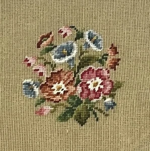 Vntg Bucilla Needlepoint Hand Embroidered Floral Pure Wool - Picture 1 of 6