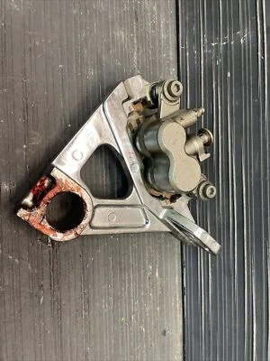 Yamaha YZF R6 2000 pinza trasera y soporte se limpiarán y pasarán por #44 Foto 1 de 4