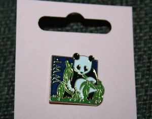 WWF Parrot enamel pin badge - Picture 1 of 1