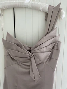 Karen Millen UK 10 Champagner Roségold Satin Einschulterkleid Sehr guter Zustand - Bild 1 von 8