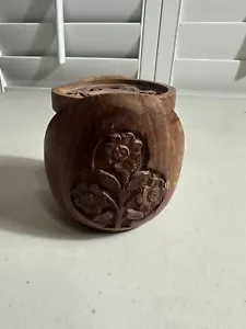 Vintage 6 Hand Carved Wooden Coasters 3" & Holder 3.75" Set Floral Design - Picture 1 of 8