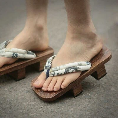 Zoccoli uomo giapponesi tradizionali legno infradito tacco alto bidentate GETA cosplay - Immagine 1 di 4