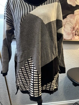 Sudadera de vestir Dana Buchman blanca negra a rayas Foto 1 de 4