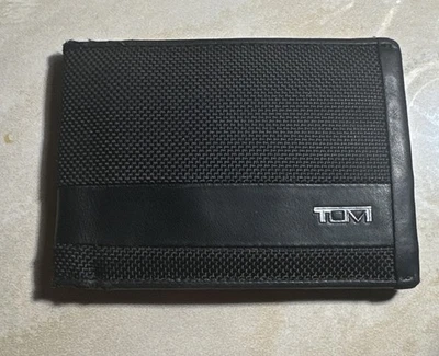 Billetera TUMI negra Alpha SLG delgada con billetera individual para hombre Foto 1 de 4