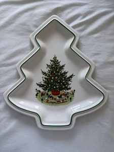Pfaltzgraff Christmas Heritage Tree Shaped Serving Holiday Plate. USA - Picture 1 of 2
