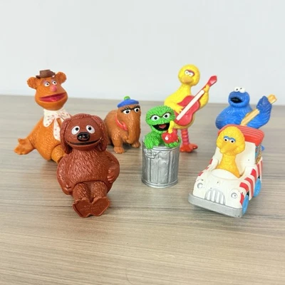 Lote antigo de bonecos de metal fundido e PVC dos anos 70 e 80 Sesame Street & Muppets Rowlf Oscar - Imagem 1 de 4