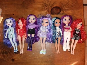 Rainbow High Puppen Konvolut 7 bekleidet - Bild 1 von 6