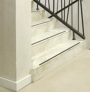 Anti Rutsch Streifen +  gummiert schwarz  + Treppe rutschschutz  Rutschhemmer - Bild 1 von 12