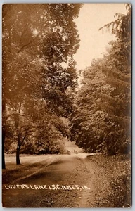 Tarjeta postal antigua rara c1910s RPPC Lover's Lane Iowa State College AMES Iowa IA - Imagen 1 de 3