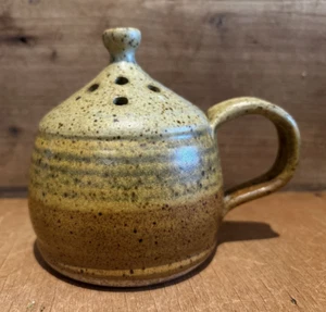 Vintage handgefertigtes Steinzeug geriebener Käse Studio Kunst Keramik Shaker mit Kork - Bild 1 von 8