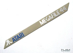 ATARI MEGAFILE 44 - Etiquette Logo sticker original Label Atari MEGA FILE 44 - Foto 1 di 2