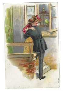 ROMANTIK - UMARMENDES PAAR fein geprägte frühe Postkarte - Bild 1 von 2