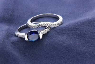 Juego de anillos de boda de zafiro de corte ovalado de 2,5 quilates de plata de ley 925 Foto 1 de 4