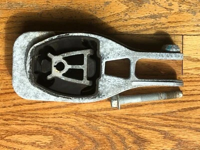 2013-2018 BUICK ENCORE CHEVY TRAX AUTO TRANS MOUNT LOWER / ENGINE TORQUE STRUT Foto 1 de 4