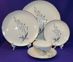 PICKARD 5 PC PLACE SETTING AVENA IVORY COLOR CHINA GREY FLORAL PLATINUM TRIM USA - Picture 1 of 10