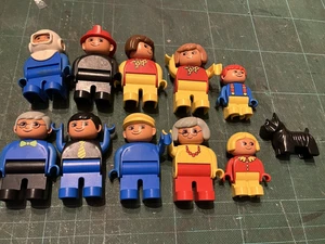 Lego Duplo Figuras, People Bundle Abuela Vintage X 10 + Perro Negro - Imagen 1 de 2