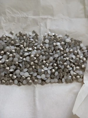 Swarovski Art.1028 SS19 White Alabaster Round Stones foiled 100pc. - Image 1 of 4