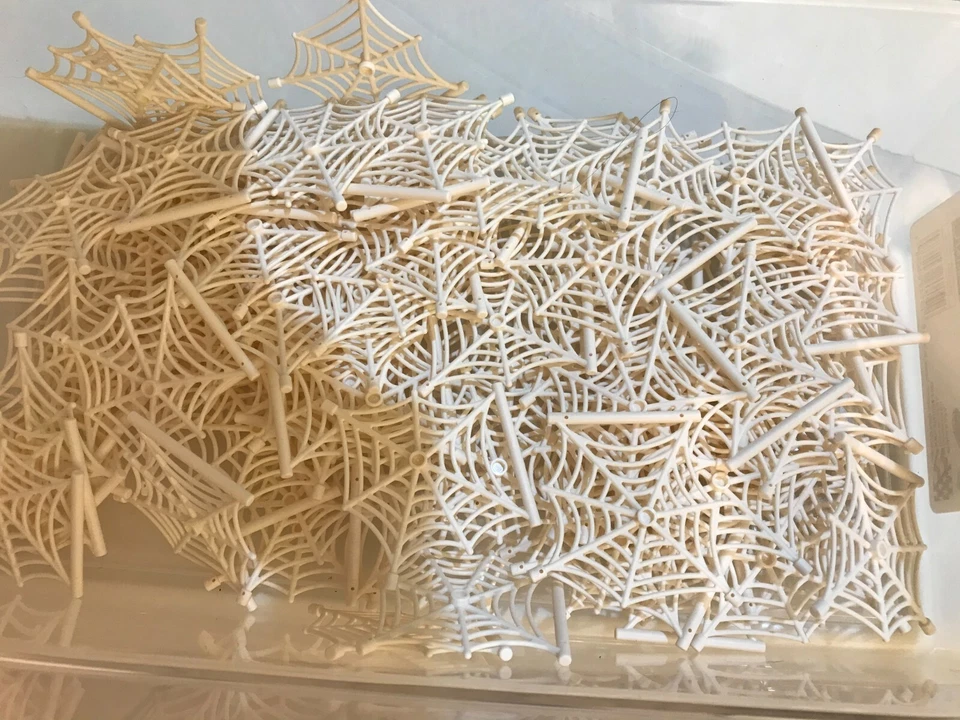 LEGO- NEW-#90981-WHITE-SPIDER WEB WITH BAR-20 PIECES - Image 1 of 1