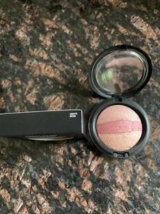 Mac Cosmetics Smooth Merge Mineralize Skin Finish. Discontinued Shade - Picture 1 of 4