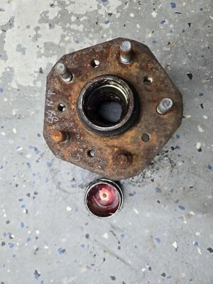 88 Nissan 300ZX OEM Front Wheel Hub Z31 (84-89?) - Image 1 of 4