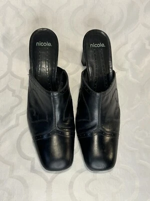 Sapatos femininos da marca NICOLE de couro preto biqueira quadrada slip on mules tamanho 8.5 - Imagem 1 de 4