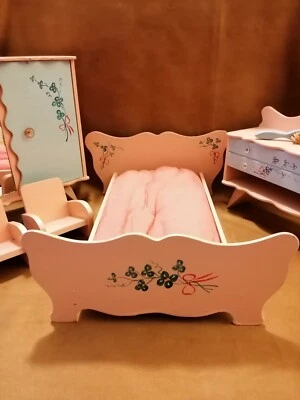 Camera da letto giocattolo,  fatta a mano, epoca prima metà del 900  - Immagine 1 di 4