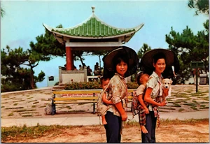 Postal de colección de niños de Hong Kong en Lama-Chow BS.23 - Imagen 1 de 2