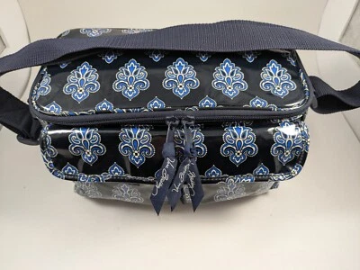 Vera Bradley - Bolsa de almuerzo aislada - Bolsillos delanteros - Azul/Negro - Fleur De Lis Foto 1 de 4
