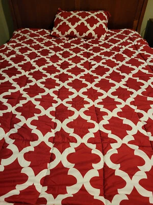 Twin Comforter Bedding Set with One Pillow Sham - Quatrefoil Red - Image 1 of 3