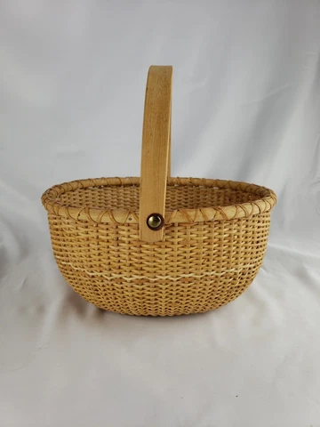 Vintage 10x9x5" Oval Nantucket Basket with Swing Handle  Handmade Cover