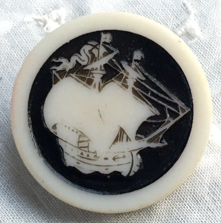 Botón de cuadro artístico vintage años 40. Velero. Pintura negra y marca de fondo. 1" Foto 1 de 4