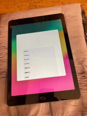 iPad iPad 32GB 6th Generation Wi-Fi- Model MR7F2B/A 17.7.10 - CLOO12 - Image 1 of 4