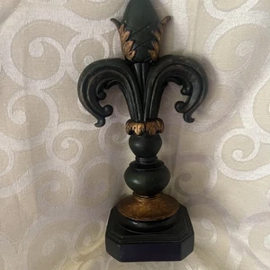 Fluer-de-Lis Sculpture Finial - Green, Gold And Black 10” - L - Picture 1 of 8