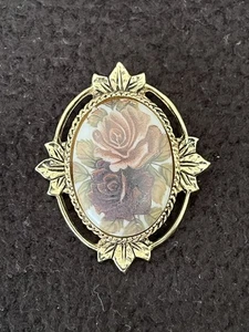 Vtg Sarah Coventry Gold Tone Metal Ceramic Painted Roses Brooch/Pendant W Case - Picture 1 of 10