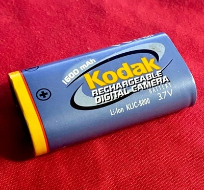 正品 Kodak KLIC-8000 锂离子 可再充电电池 — 第 1/2 张图片