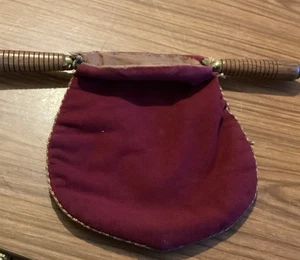 Vintage Kirche Kapelle Offertorium Opfer Tasche rot Stoff Holzgriffe - Bild 1 von 9