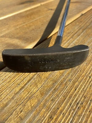 Vintage Old Master RF2 Brass Right Hand Putter Made In USA 34 Inch Steel Shaft - Image 1 of 4